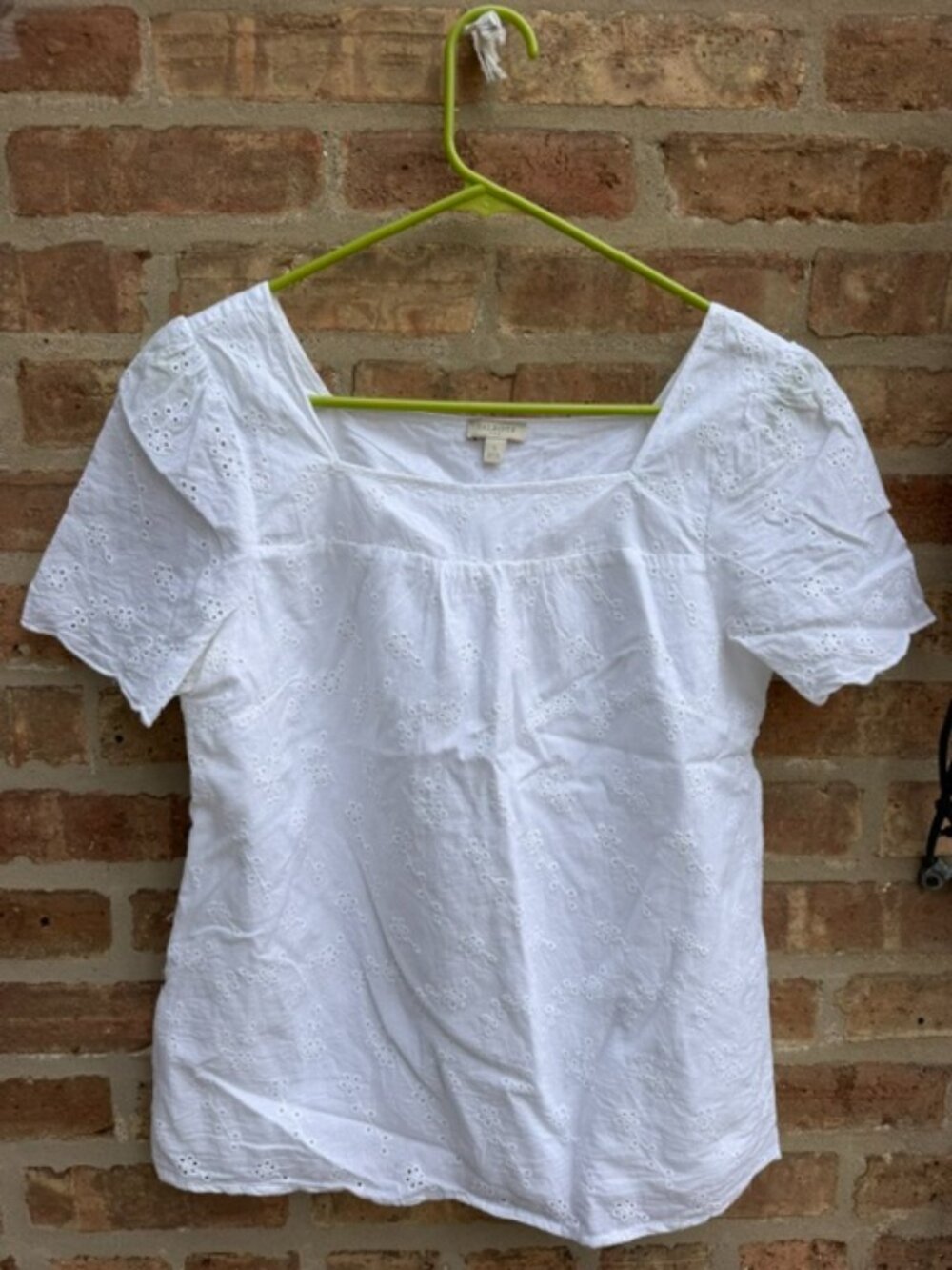 Talbots White Cotton Lace Ruffle Top is a charming and feminine piece SMALL